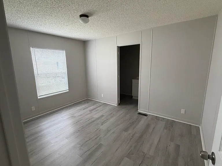 303 Carriage Lane Est — Photo 14