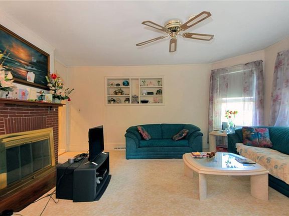 5th image of 10 Oakwood Ave