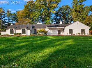 1257 Charrington Rd, Bloomfield Hills, MI 48301