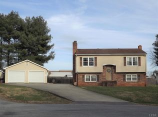 103 Dinlake Ct, Moneta, VA 24551