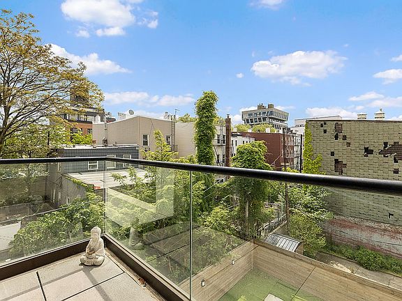 3rd image of 383 Manhattan Ave #3A