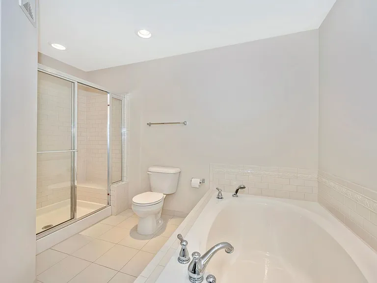 1816 Poolside Ln #A — Photo 38
