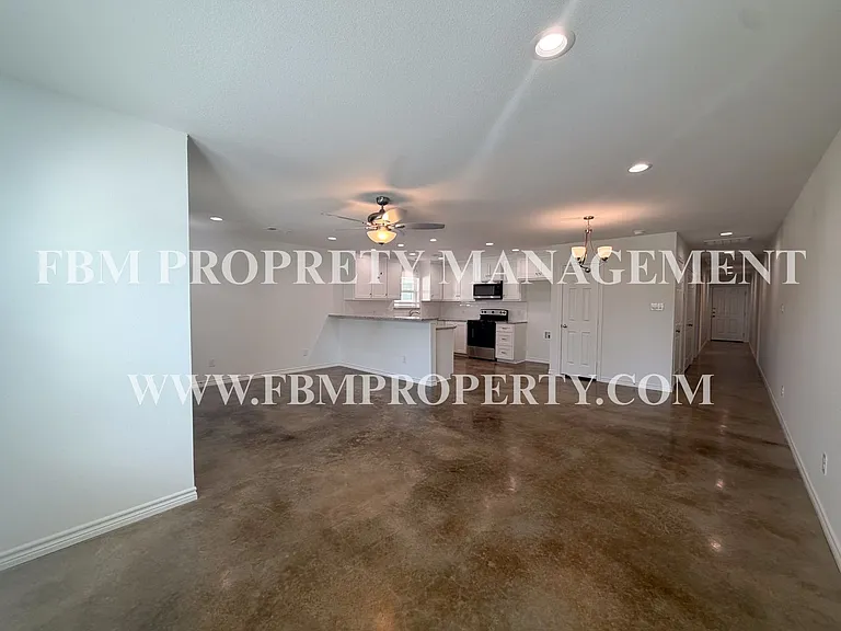 114 E Camden St - Brand New 2 Bedroom, 2 Bathroom Duplex Located in Rice, TX! — Photo 4