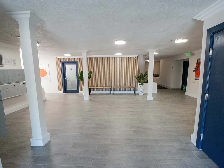 Laurel Terrace — Photo 14