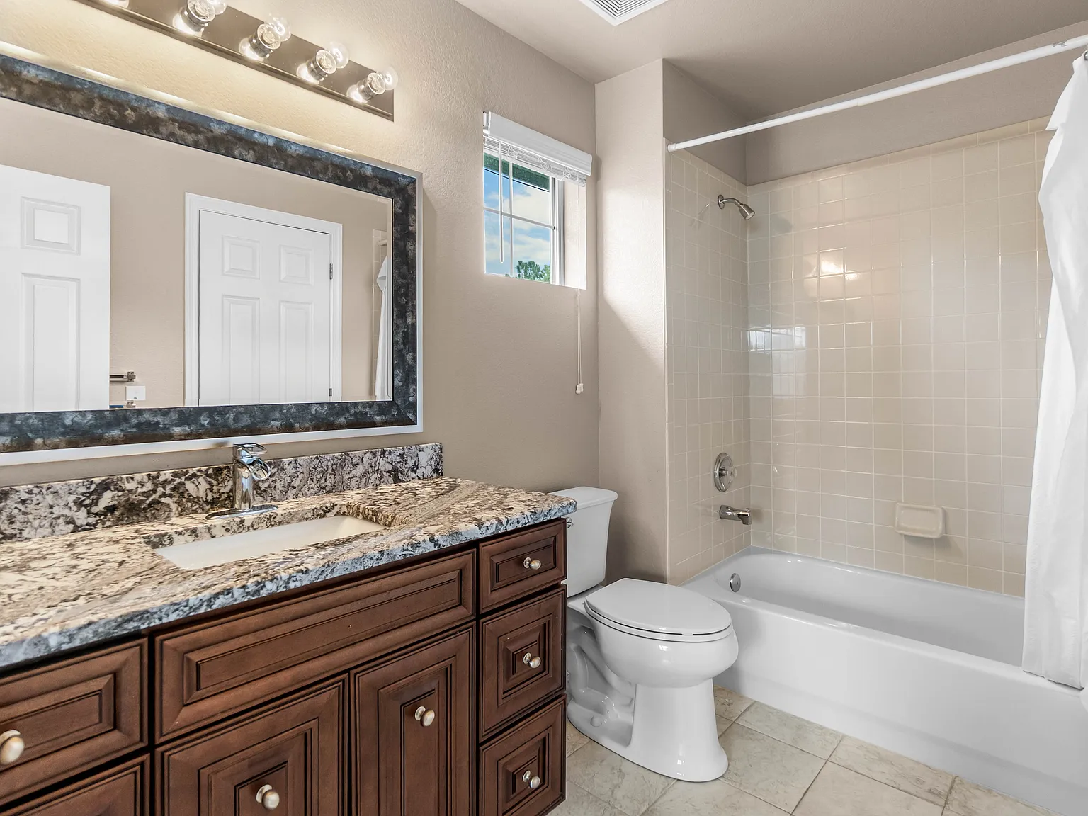2 bed, 1600 sqft, $2,490 — Photo 4