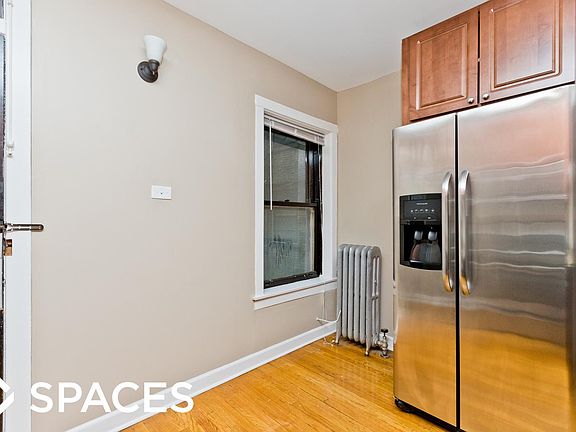 2nd image of 2102 W Ainslie St #2