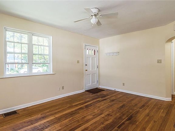 3rd image of 318 S Stafford St