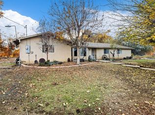 6977 Live Oak Dr, Sanger, CA 93657