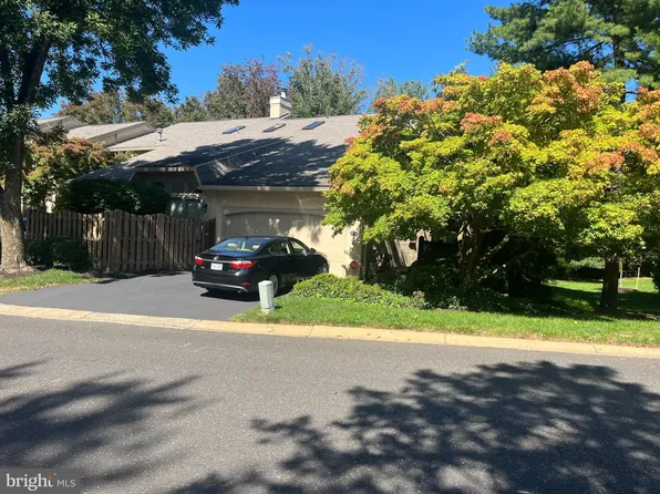 374 Linden Dr #37-4, Elkins Park, PA 19027