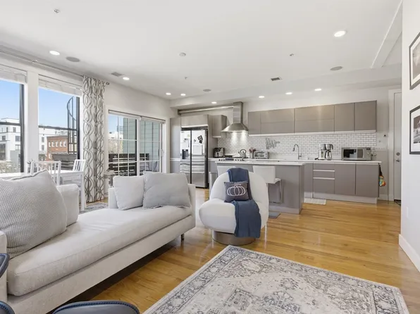 171 W 4th St Unit 7, South Boston, MA 02127