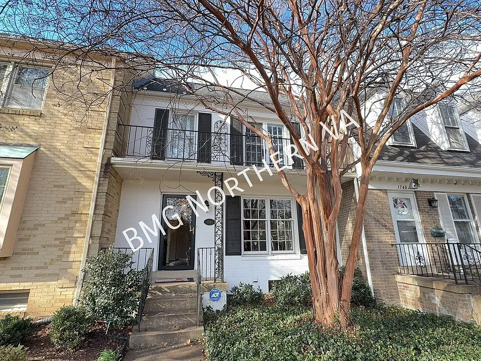 1742 Chain Bridge Rd