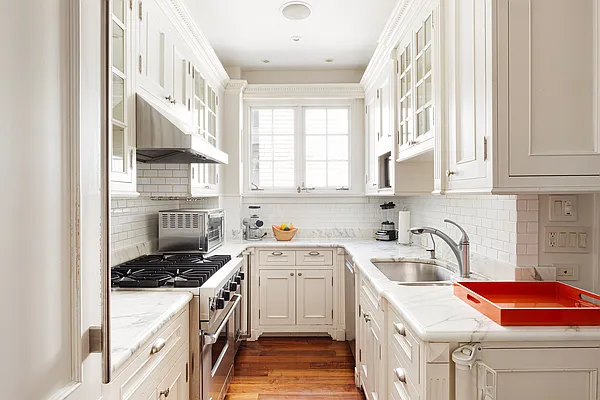 Sold by Sotheby's International Realty | media 8