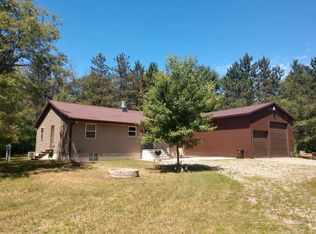 N8563 Bluebird Ln, Crivitz, WI 54114