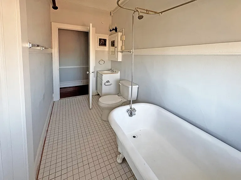 Carolina Apartments — Photo 7