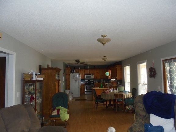 Partial Great/Dining/Kitchen