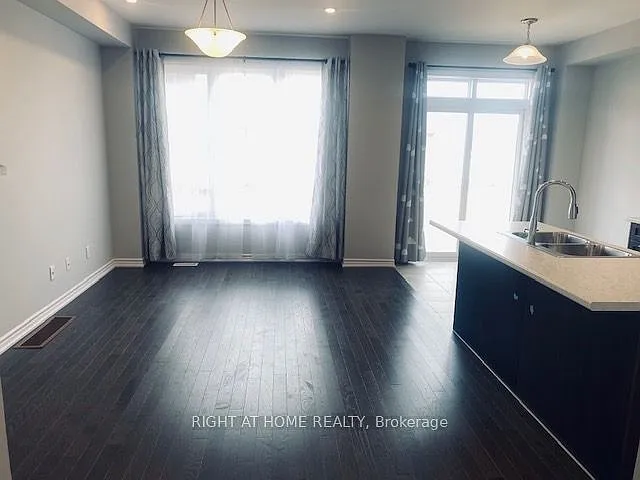 1093 Thompson Dr — Photo 3
