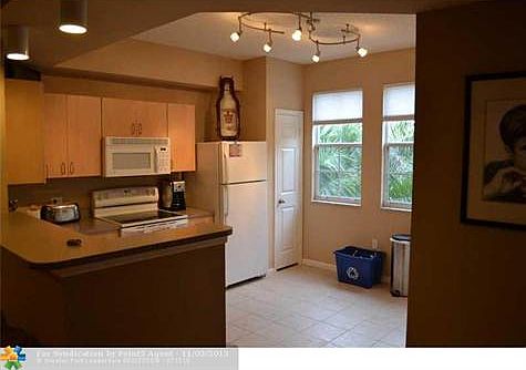 4th image of 533 NE 3rd Ave APT 421