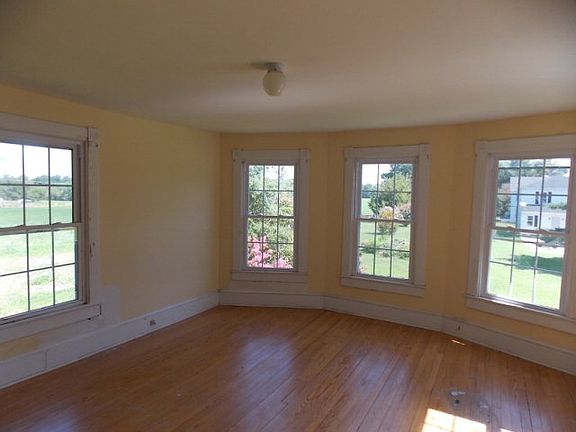 2nd image of 27305 Main St