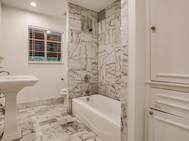 5815 Walnut Hill Ln — Photo 36