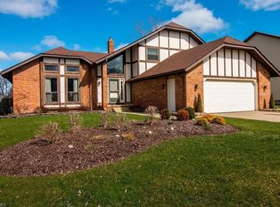 5147 Dickens Dr, Richmond Heights, OH 44143