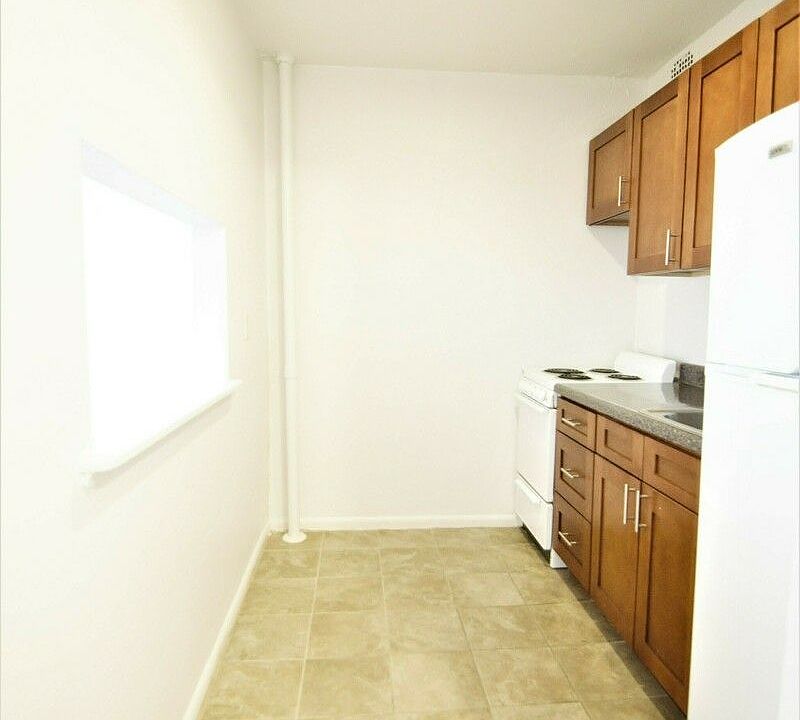 2nd image of 19 E 21st St #4E