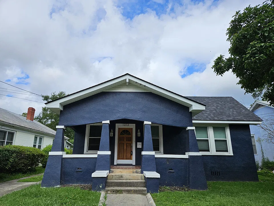 1313 Merry St