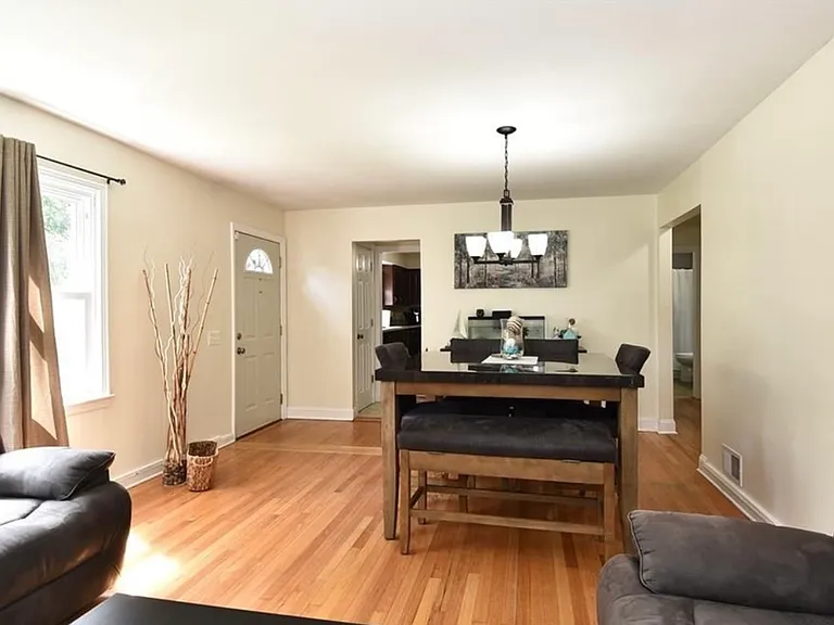 4230 Whitney Ave — Photo 4