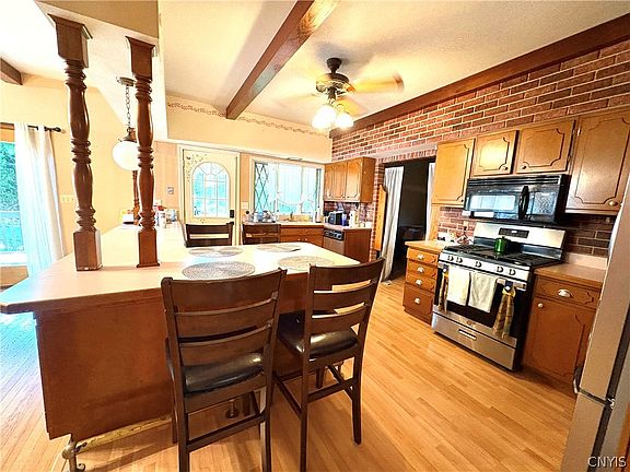 5th image of 159 Washington St