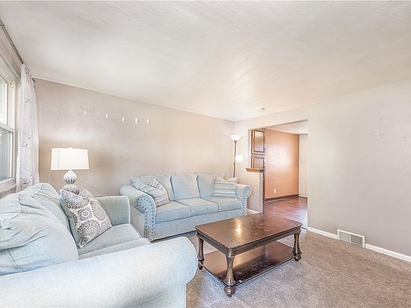 5th image of 4057 Crestwood Dr