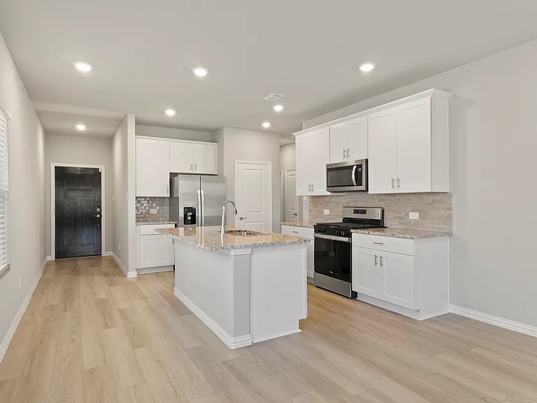 617 McKenna Dr — Photo 3