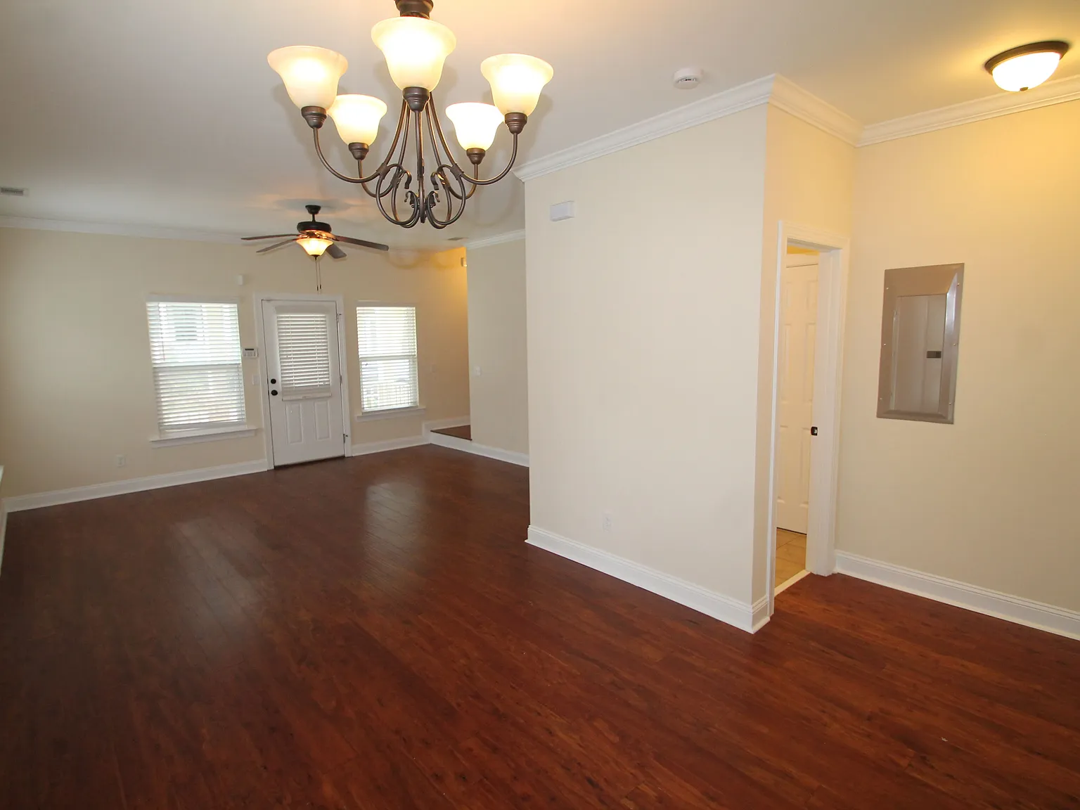4 bed, 2.5 bath, 1850 sqft, $2,800 — Photo 4