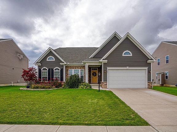 3rd image of 155 Kaitlyn Dr