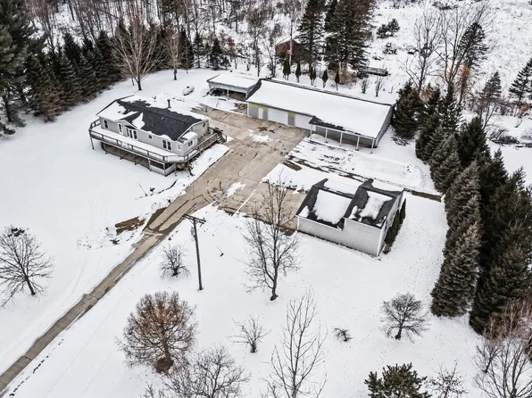 6189 Willits Rd, Fostoria, MI 48435