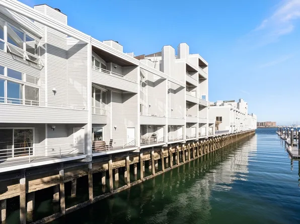 65 Constellation Wharf #65, Charlestown, MA 02129