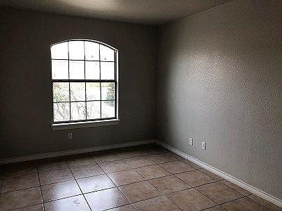 4th image of 2762 Oak Manor Dr