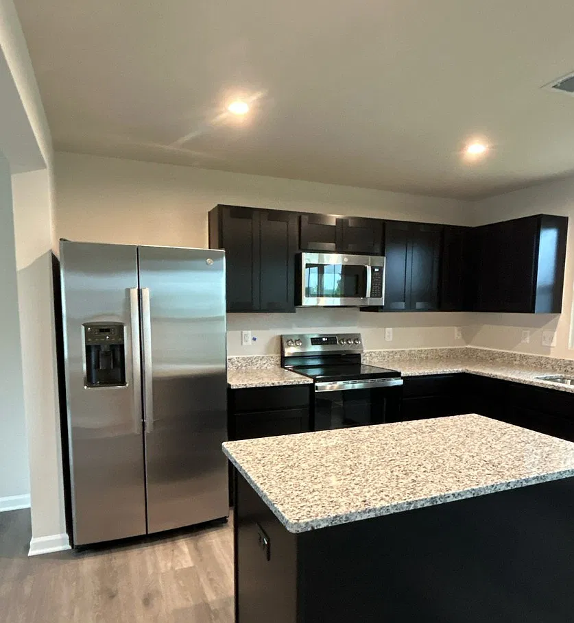 3 bed, 1577 sqft, $1,000 — Photo 3