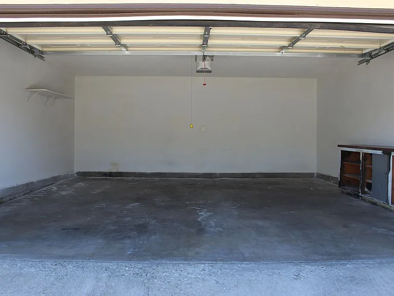 7608 Stockdale Hwy — Photo 15