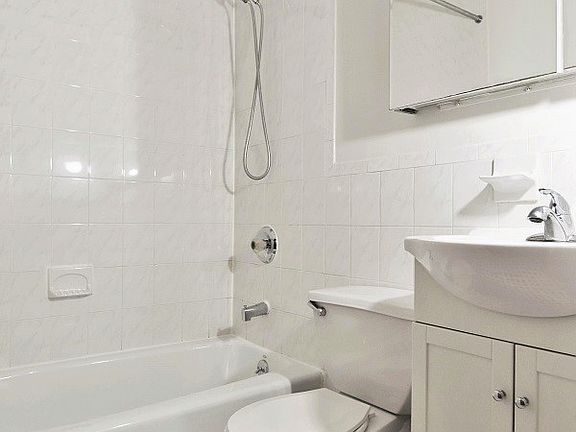 5th image of 332 W 88th St #D1