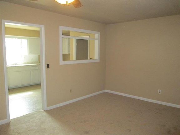 3rd image of 1218 W Wood St