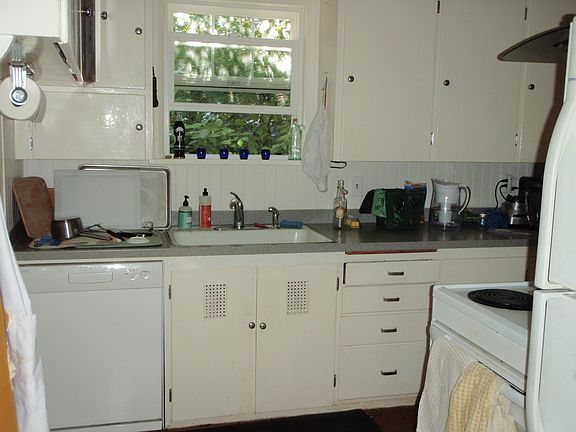 4th image of 838 NE 98th St