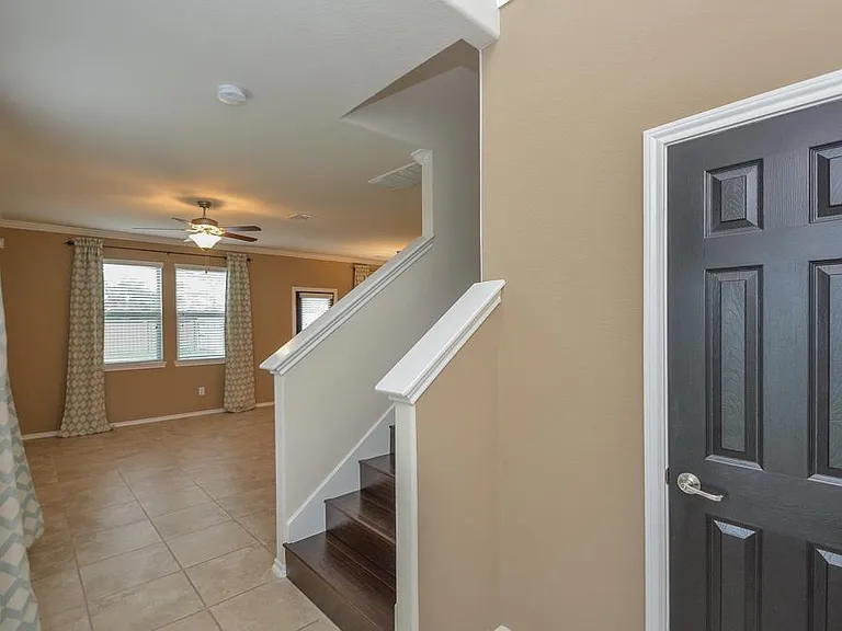 6490 Calgary Woods Ln — Photo 4