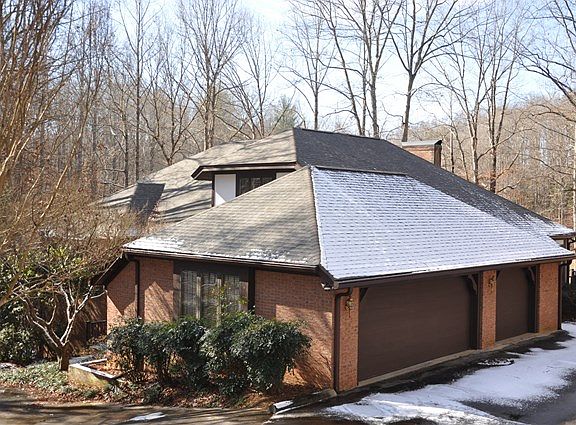 2nd image of 415 Country Club Hills Dr