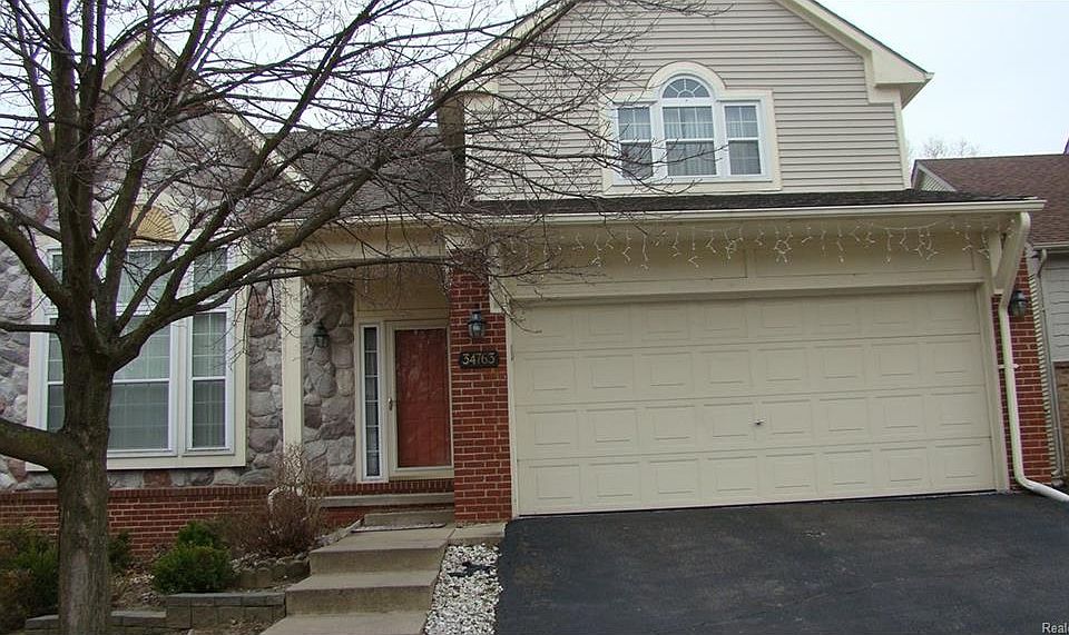 1st image of 34763 Pickford Dr