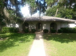 406 Tamarind St, Lake Jackson, TX 77566