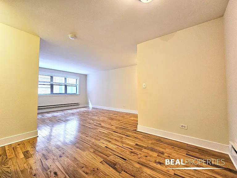 555 W Arlington Pl — Photo 17