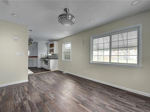 4th image of 306 Buckner Dr #205