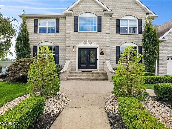 4th image of 354 Hutchinson Drive