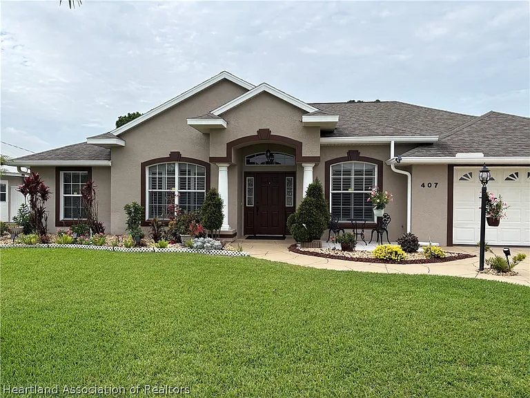 407 Maravilla Ave — Photo 2