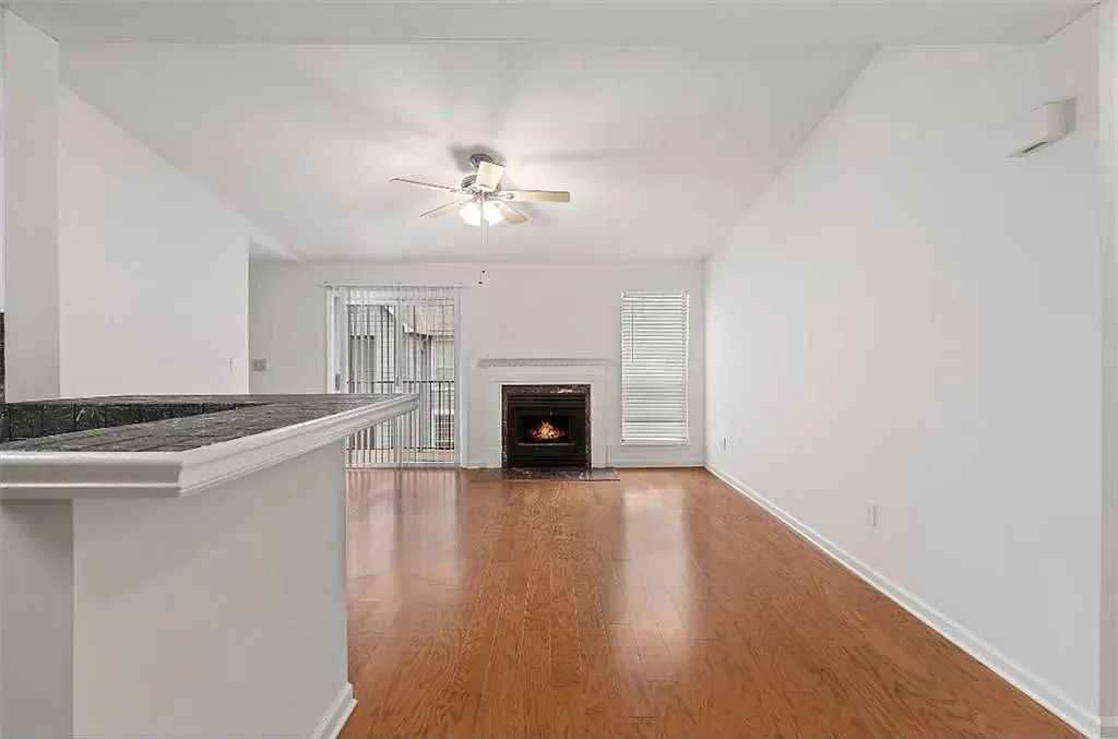 629 Granville Ct — Photo 3