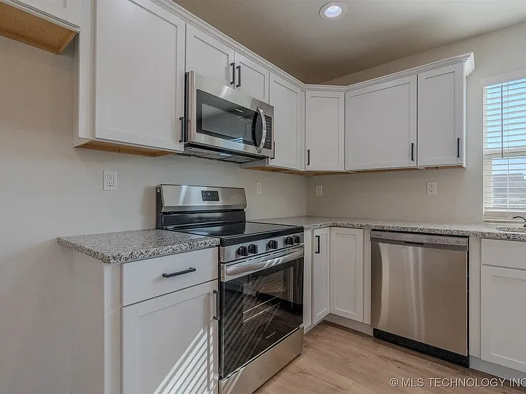 4119 W 57th St #B — Photo 9